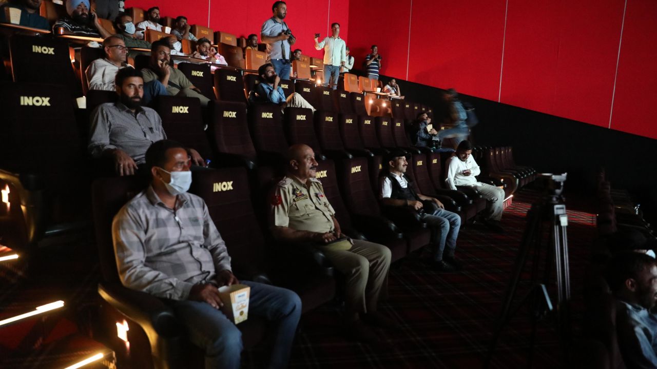 220921012831-03-india-kashmir-cinemas-opening-intl-hnk